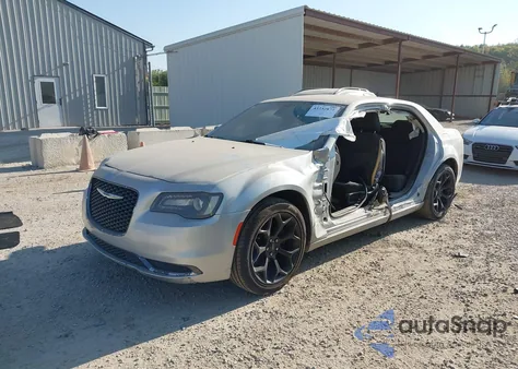 2019 Chrysler 300 Touring z USA, uszkodzony, nr VIN 2C3CCAAG7KH683081